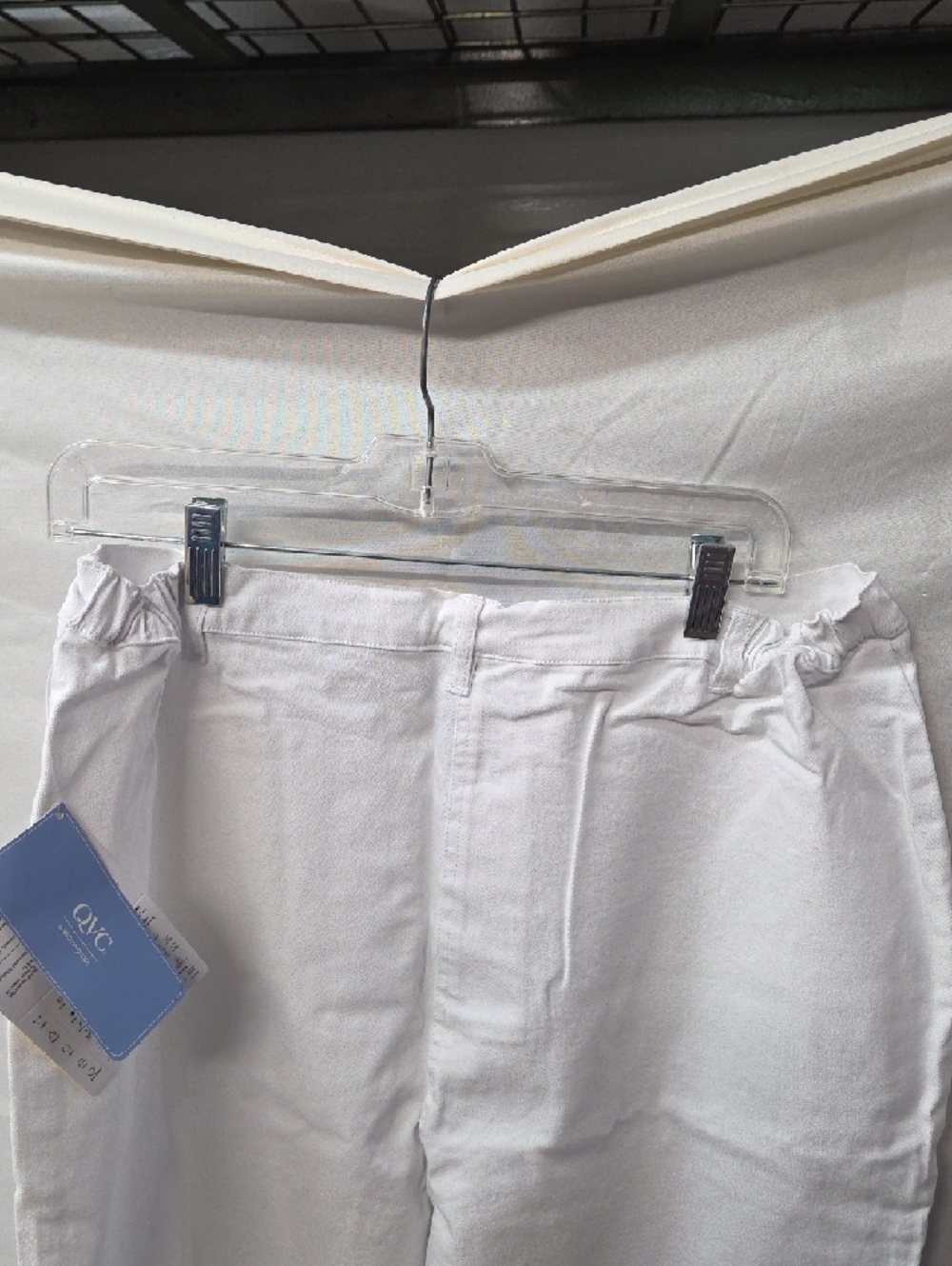 Denim&Co White Cropped Capris with Subtle Pink & Blue Embroidery XL - Picture 4 of 8